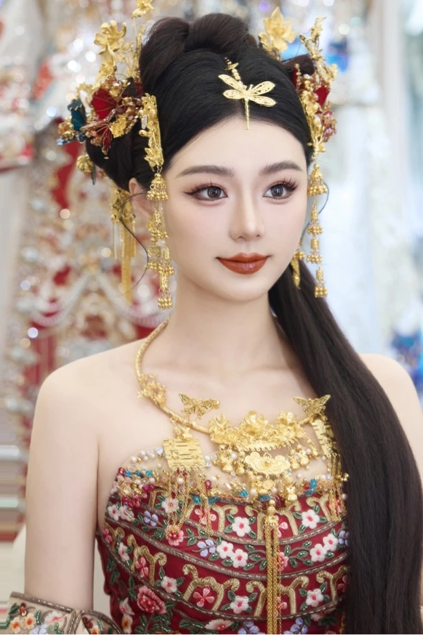 出租：改良式秀禾服高端定制款