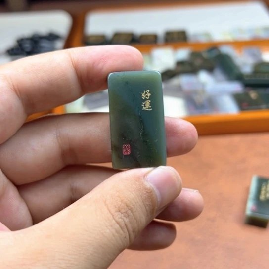 颈饰未镶嵌和田玉（糖玉）