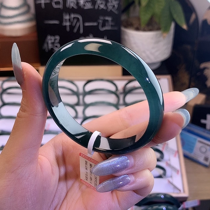 翡翠手镯未镶嵌秸**坊56圈口