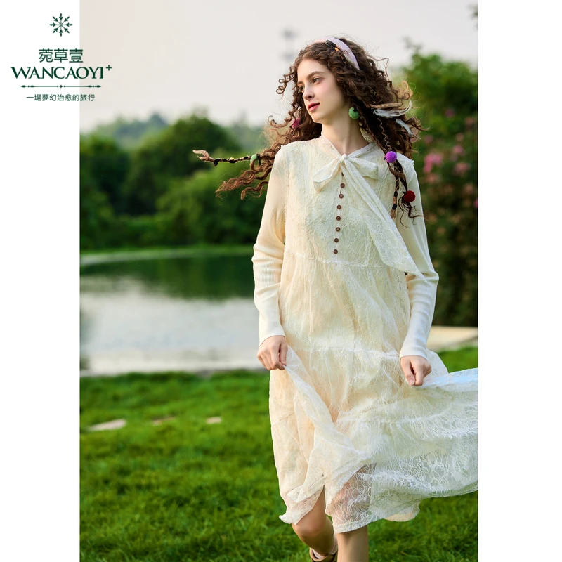 菀壹2025冬季新款蕾丝时尚显瘦气质针织复古法式套装裙H30700351