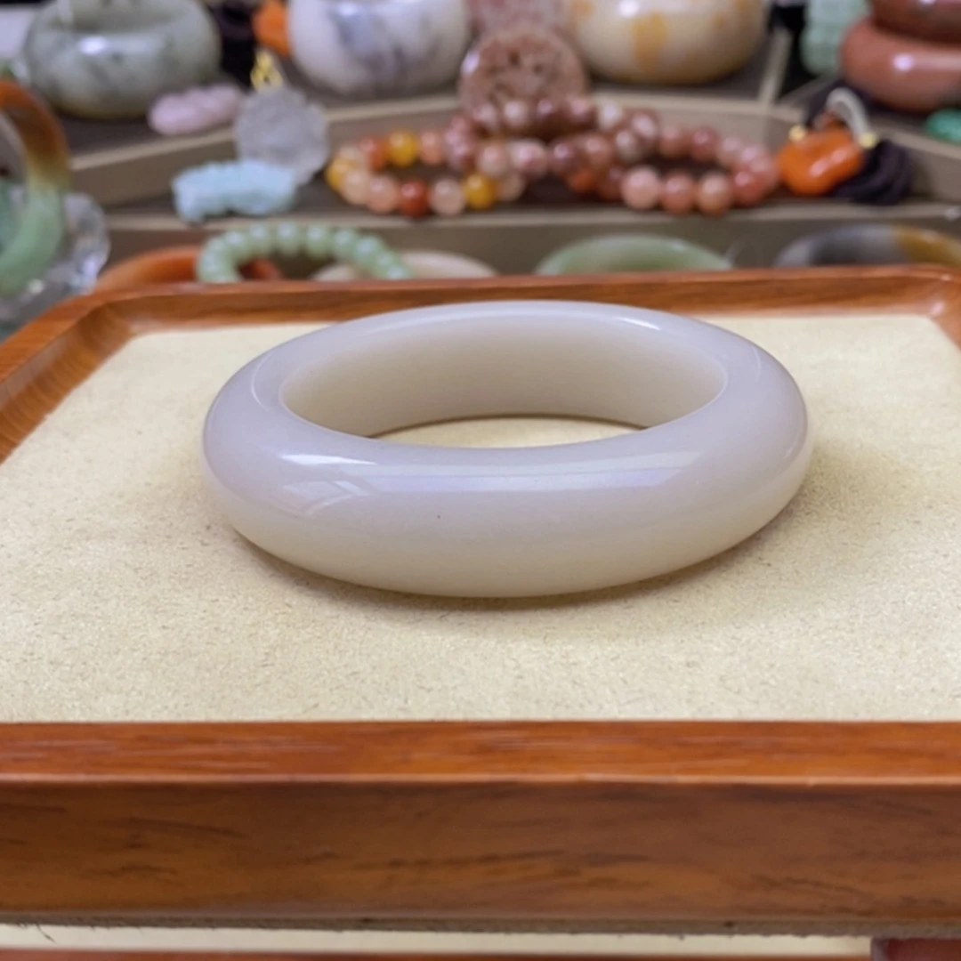 【闪购商品】未镶嵌手镯石英岩玉