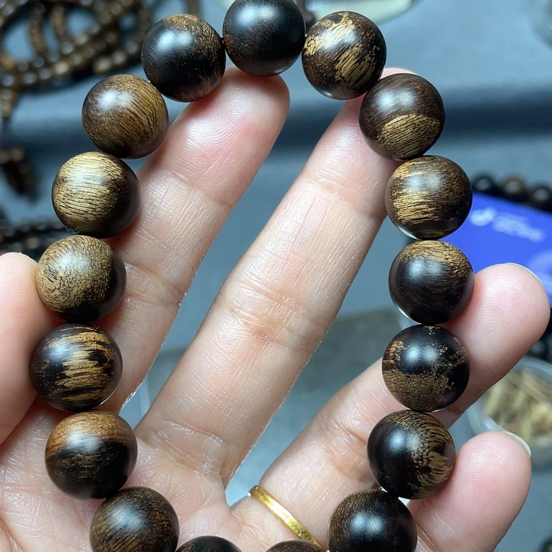 沉香手串白棋瘤疤1.2