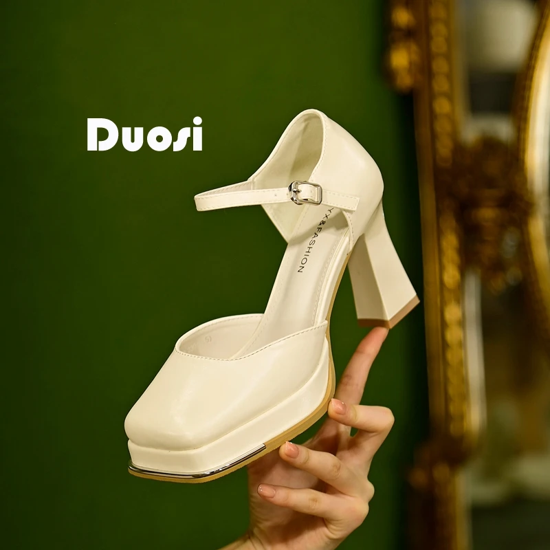 【DUOSI】8cm方头单鞋女中空一字扣细跟高跟鞋浅口宴会鞋L102-299