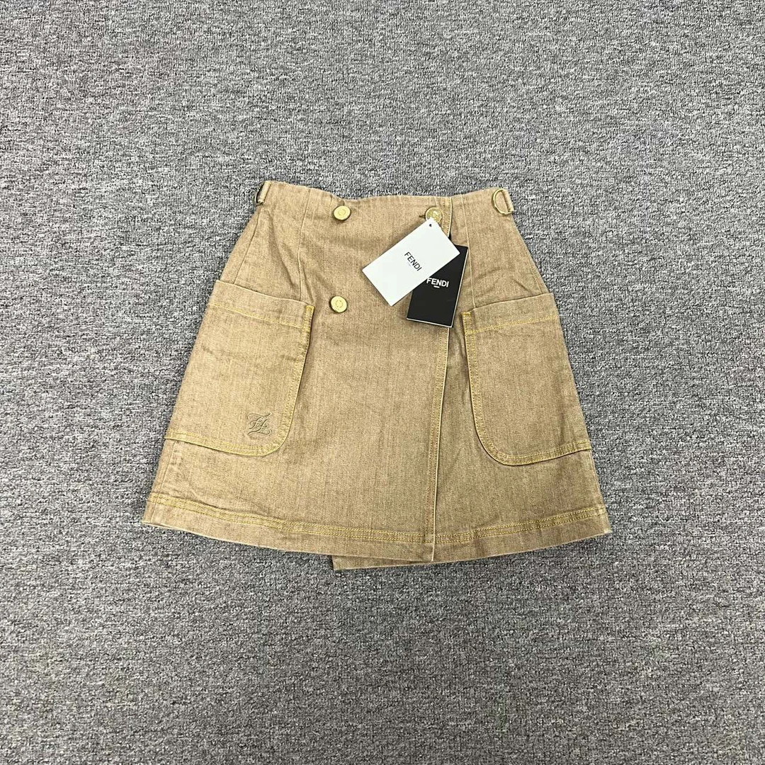 未使用 AMIPARIS fendi 芬迪刺绣半身裙 带吊牌 38码