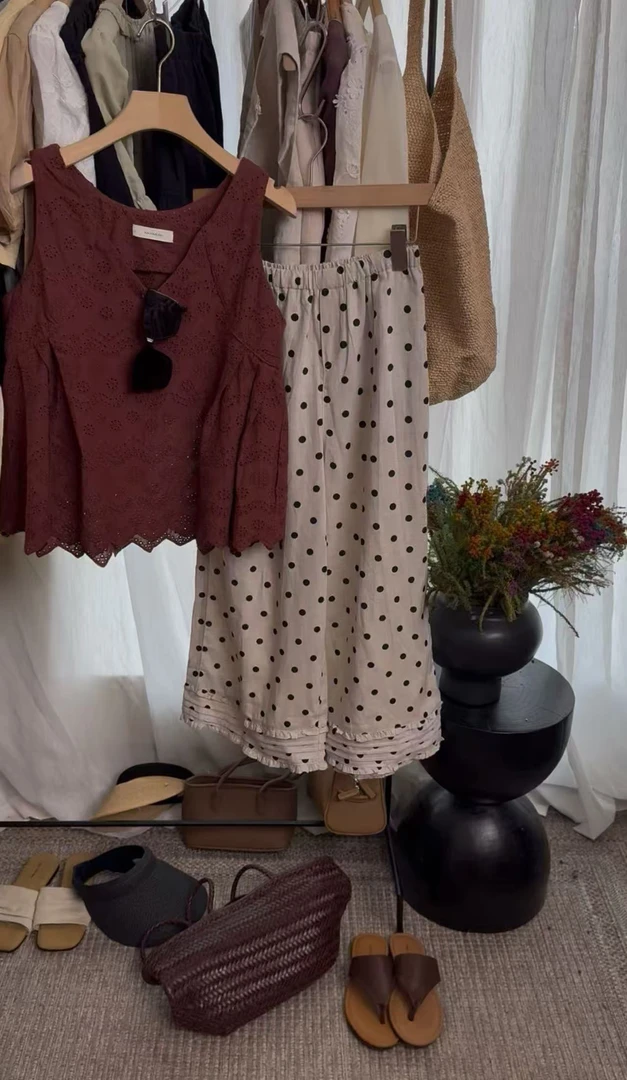 v领背心蕾丝上衣