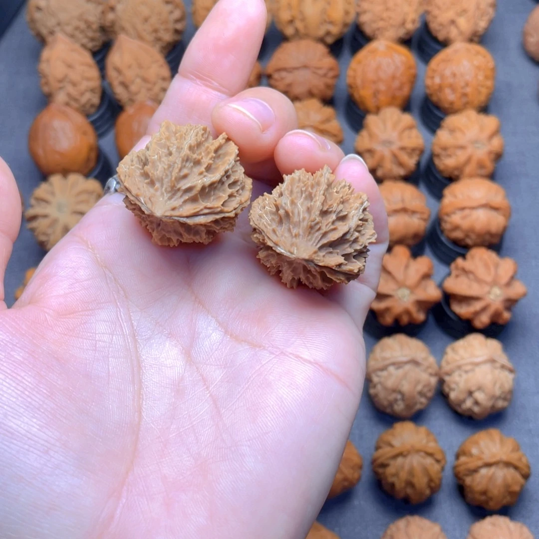 社***年核桃文玩把件小刺猬