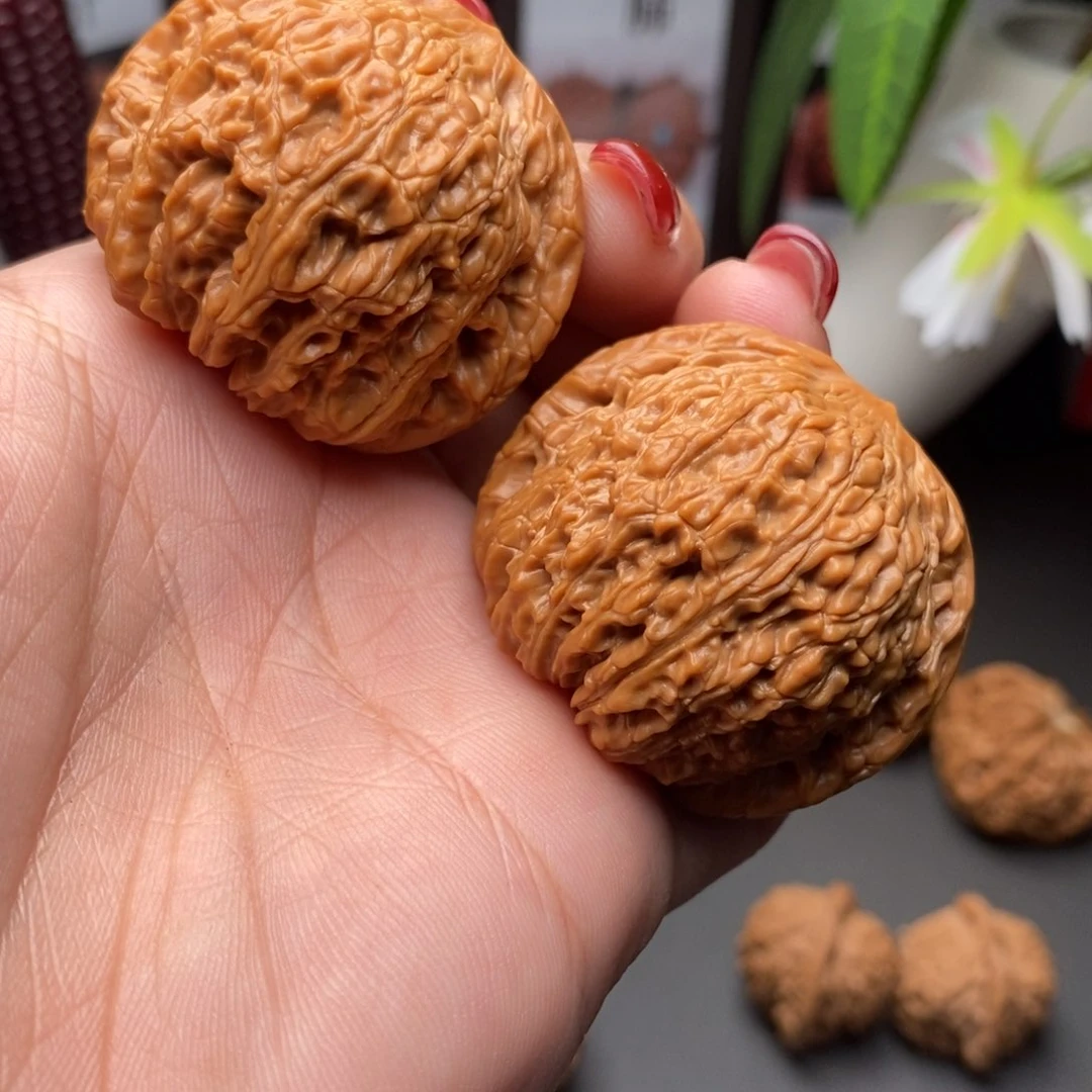 文玩核桃把件记****经绣球
