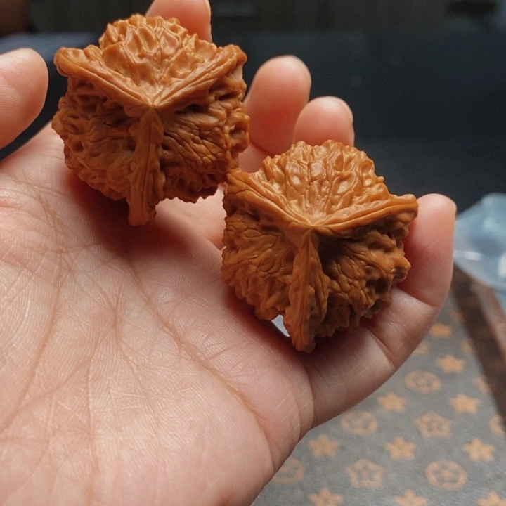 把件文玩核桃三棱37尺