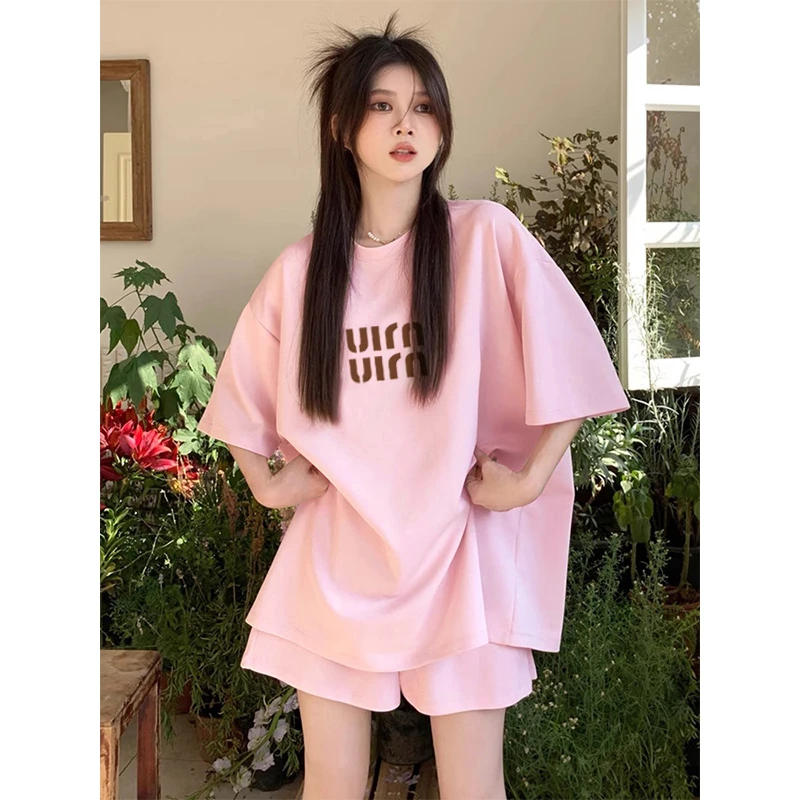 2025孕妇夏季宽松短袖上衣搭配托腹短裤时尚慵懒风孕妇套装