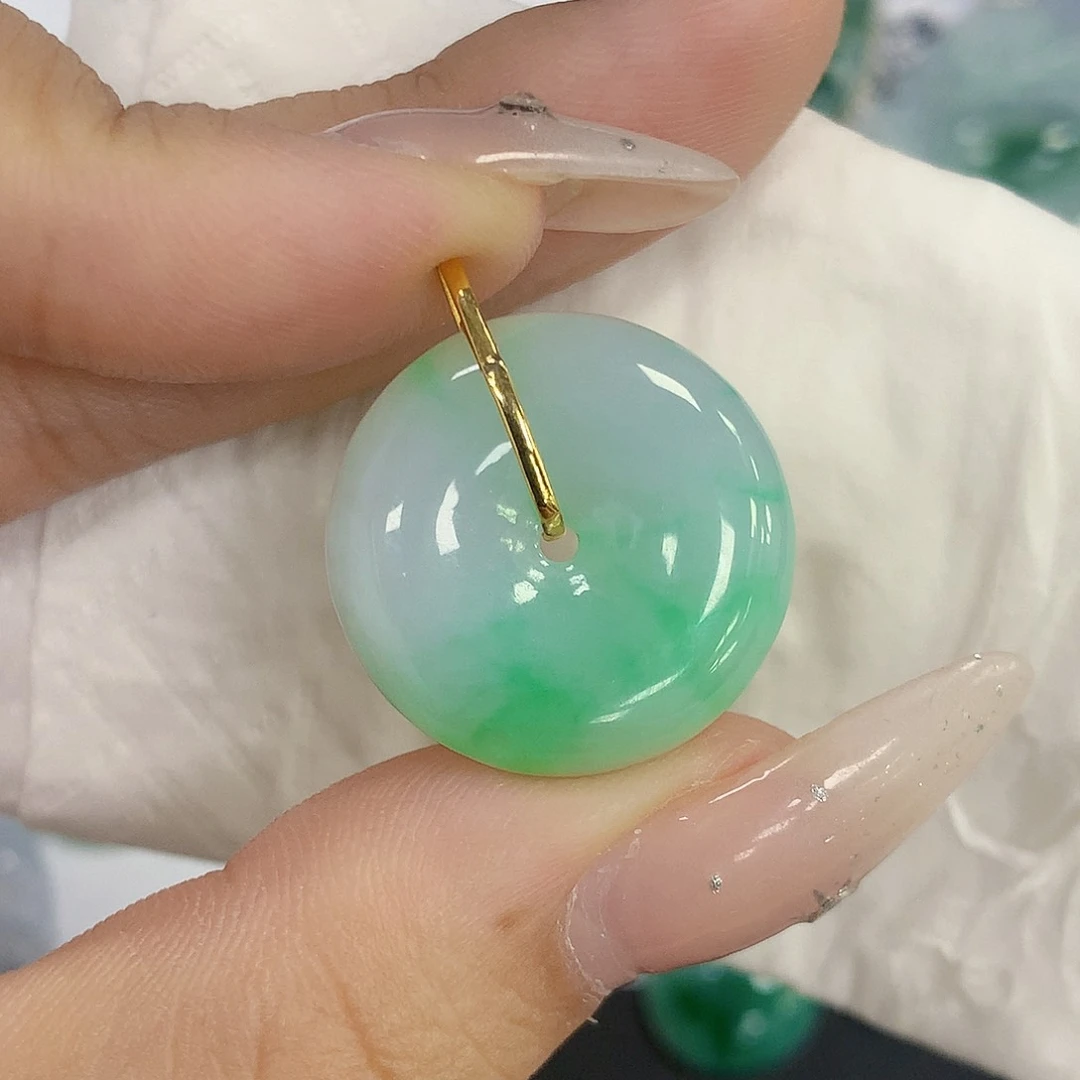 颈饰18K金镶嵌翡翠