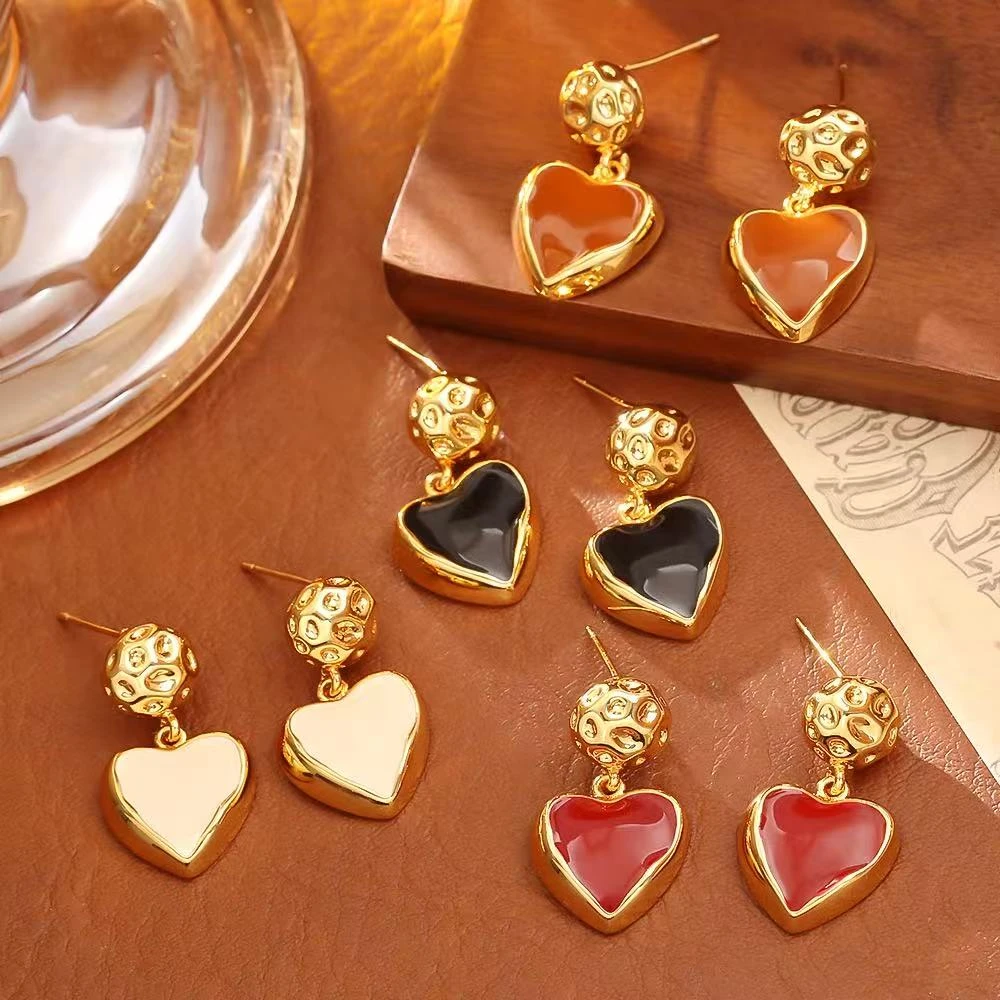 铜合金耳饰 不规则爱心珐琅滴油耳钉女秋冬新款百搭轻奢复古耳饰