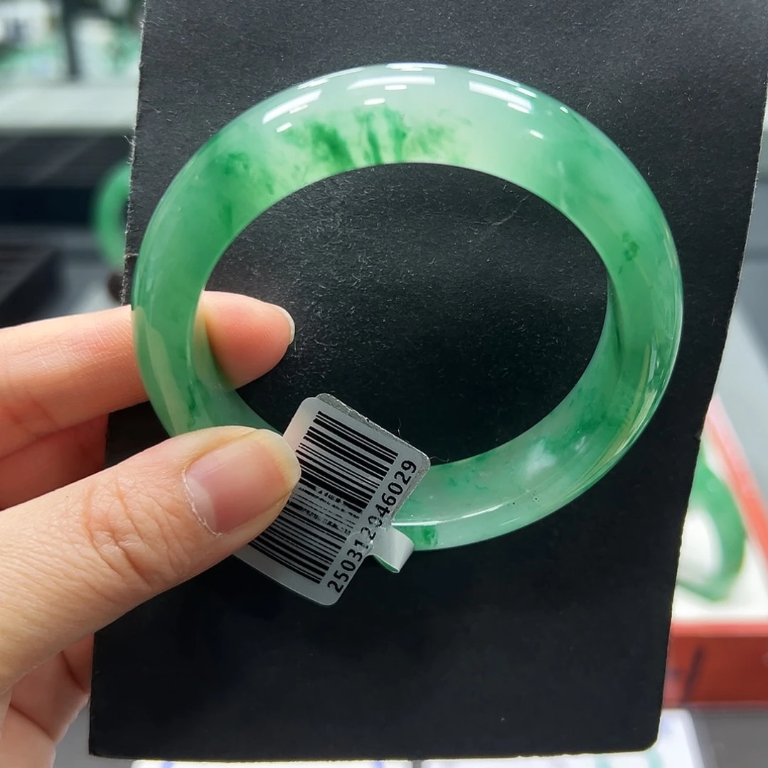 石英质玉（非洲翠）未镶嵌手镯