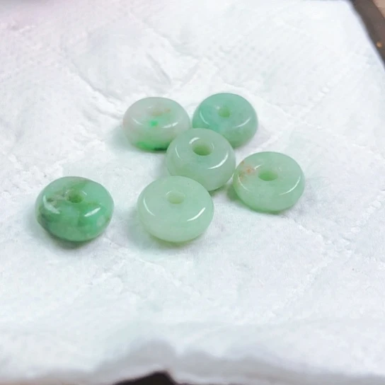 翡翠颈饰未镶嵌封**忆珠子