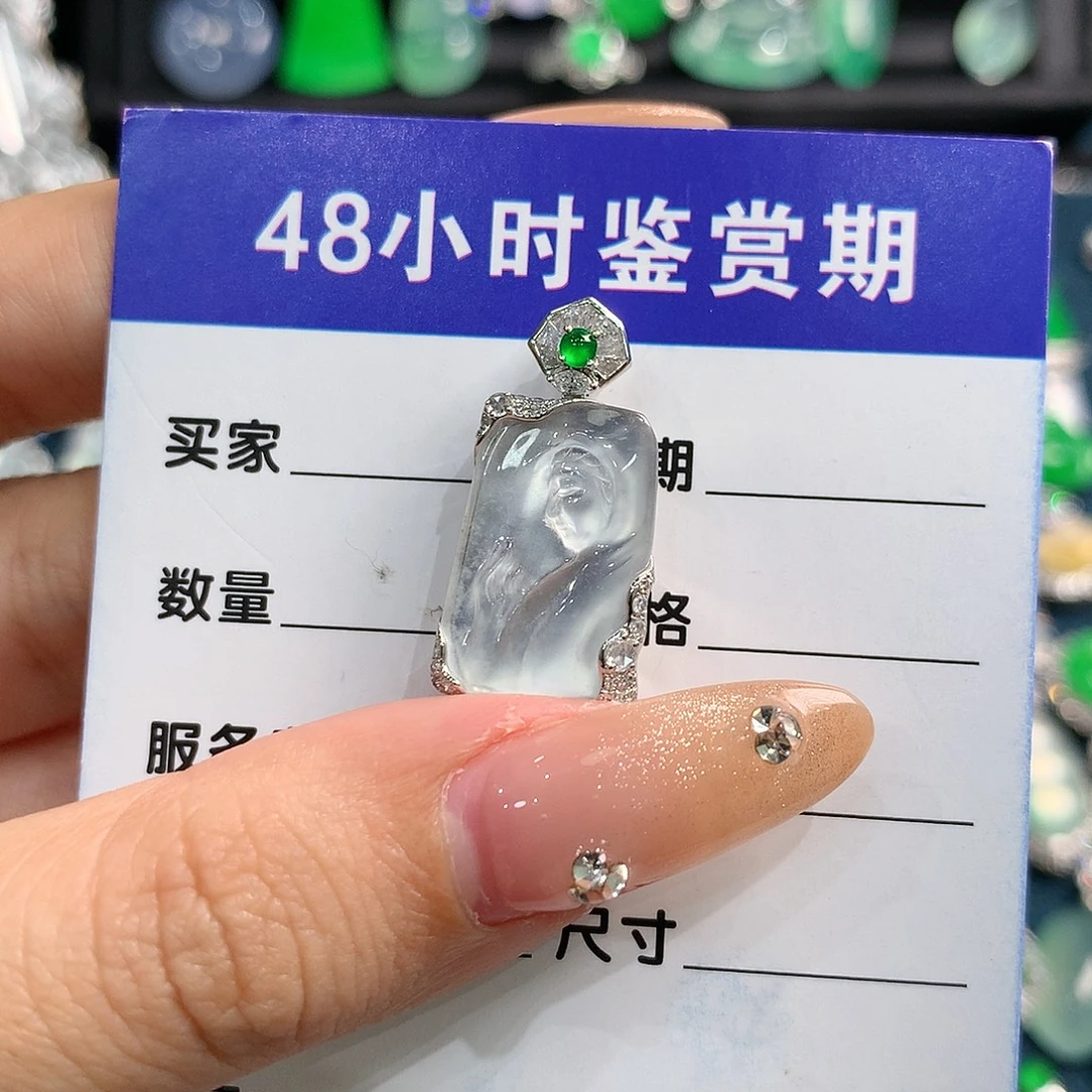 翡翠18K金镶嵌颈饰观音