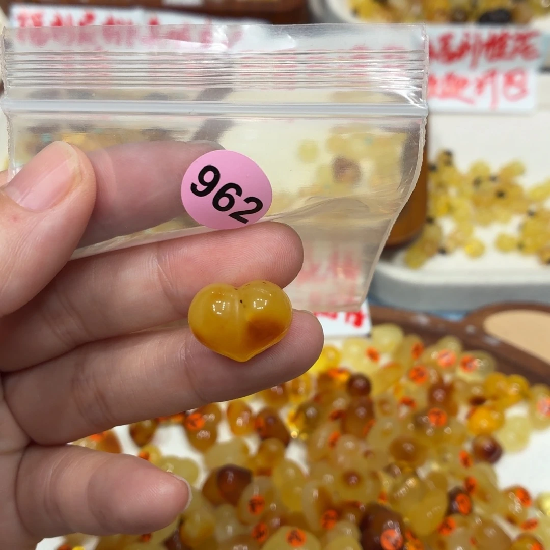 琥珀未镶嵌珠宝奇石