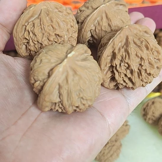 把件文玩核桃47左右瑕疵宫灯两对一起