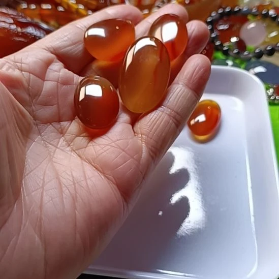 小***小玛瑙/玉髓未镶嵌颈饰