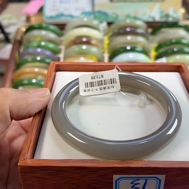 和田玉未镶嵌手镯64圈口57