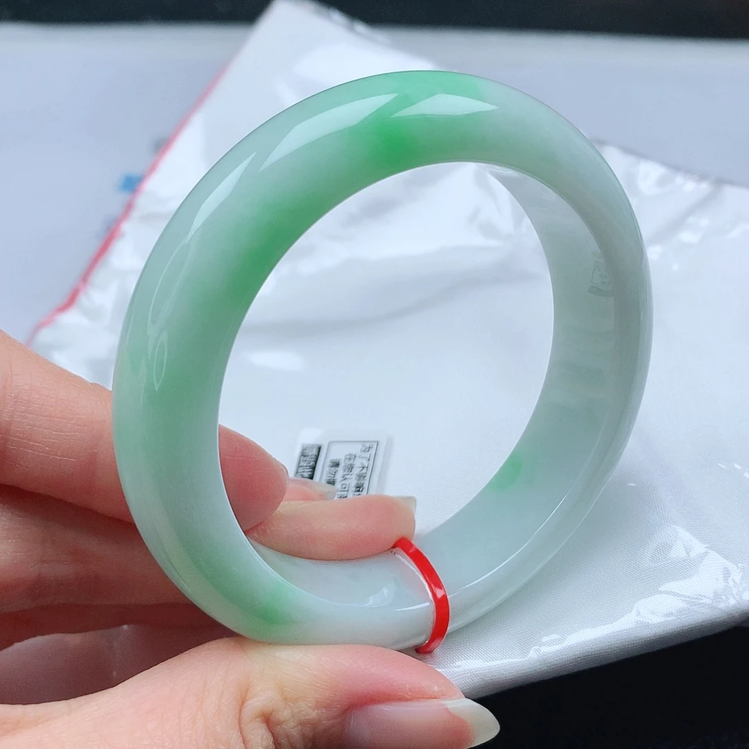 翡翠手镯未镶嵌56圈