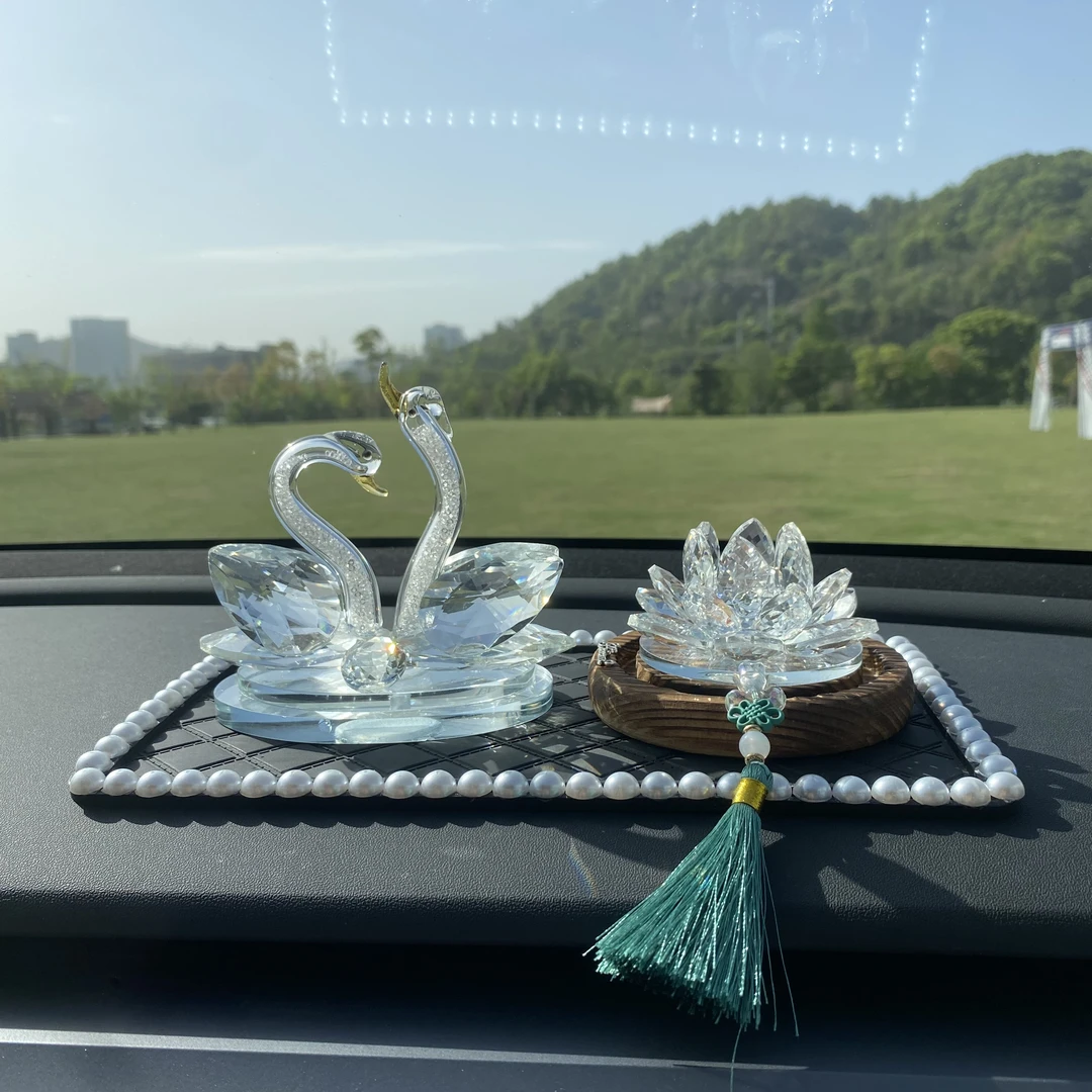水晶莲花车载香薰摆件中控台好运莲莲装饰女神工艺品潮玩家居送礼
