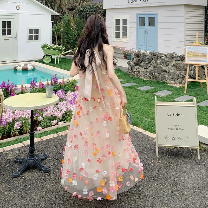 多巴胺超仙花瓣挂脖露肩连衣裙女夏季海边度假风绝美漂亮网纱长裙