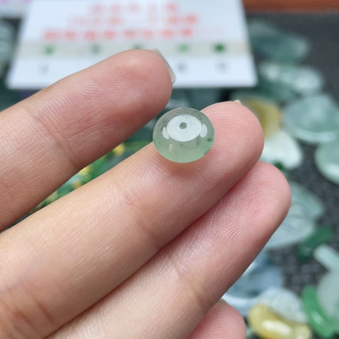 未镶嵌挂件翡翠  翡翠