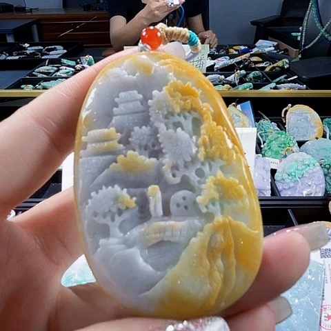 颈饰未镶嵌翡翠一个