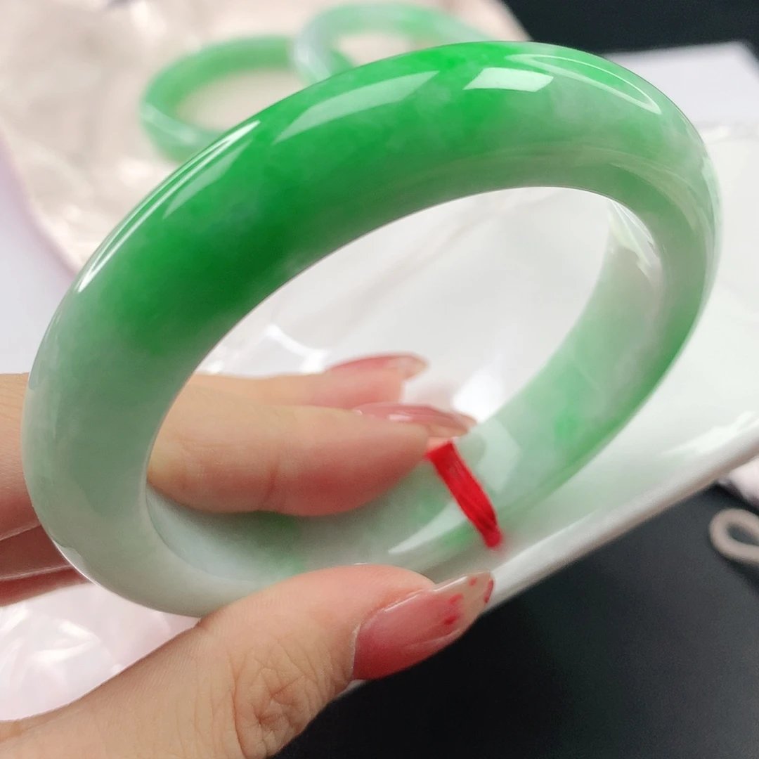 翡翠手镯未镶嵌，332