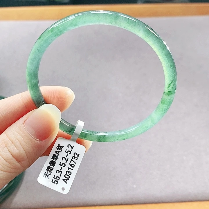 翡翠未镶嵌手镯（圆镯）