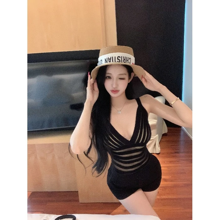 纯欲性感针织吊带背心女辣妹V领镂空上衣夏季气质独特无袖打底衫