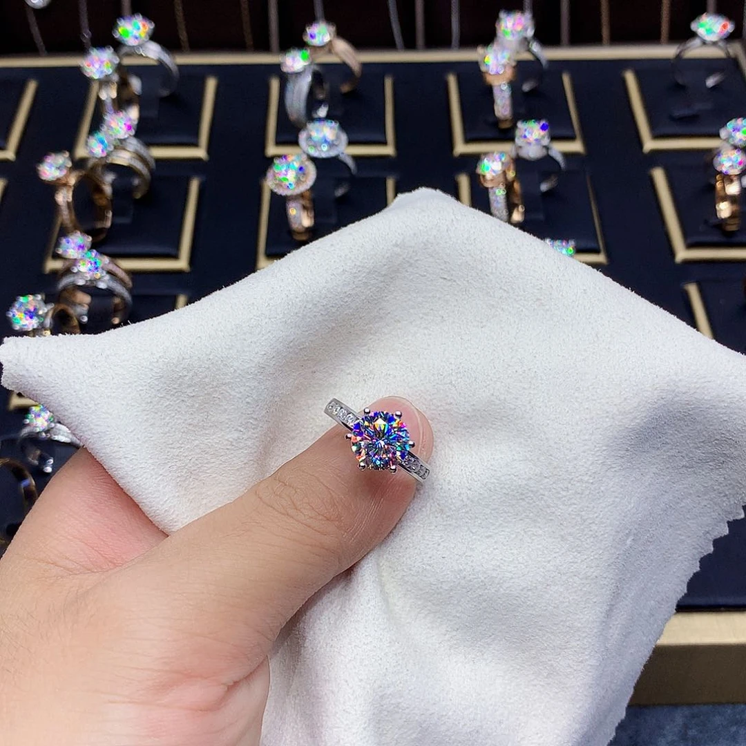 戒指/指环18K金镶嵌合成碳硅石（莫桑石）艾***8