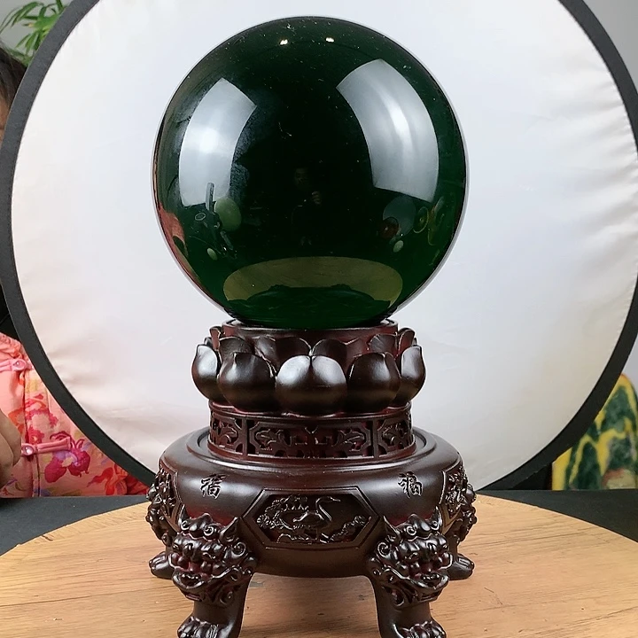 石材绿水晶球直径20带高档底座