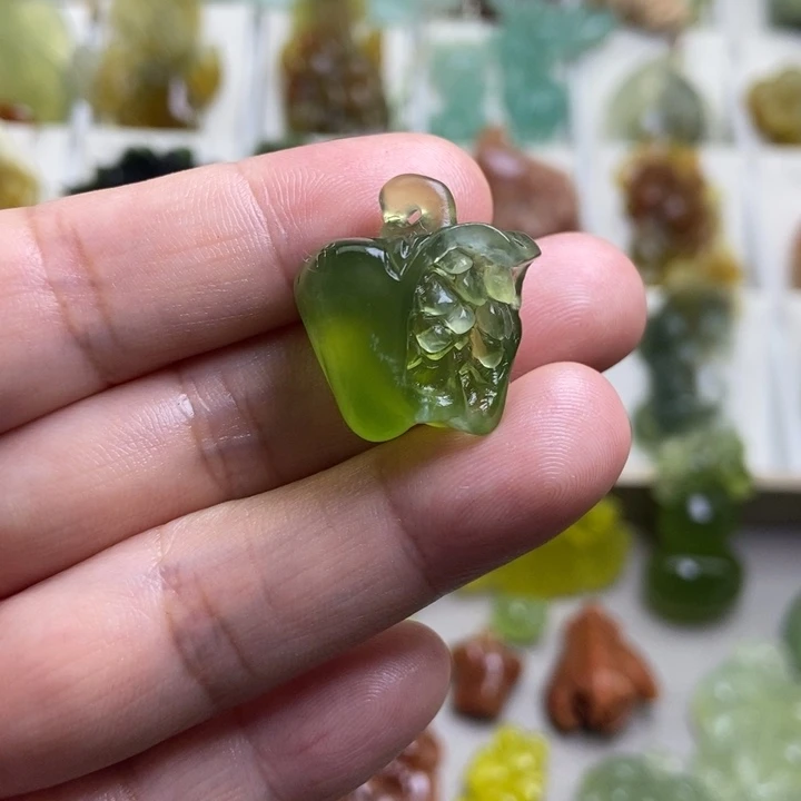 未镶嵌蛇纹石玉挂件