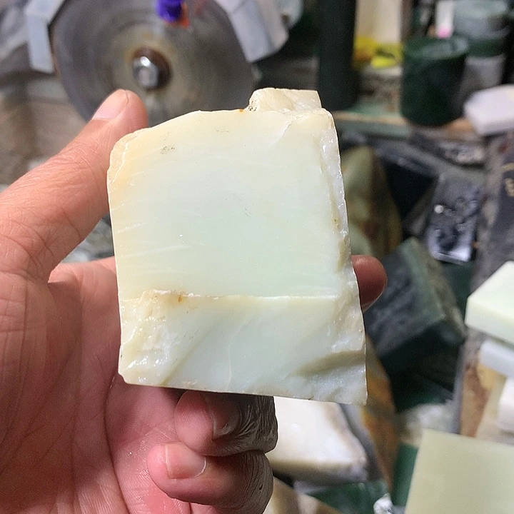 颈饰未镶嵌和田玉（糖玉）