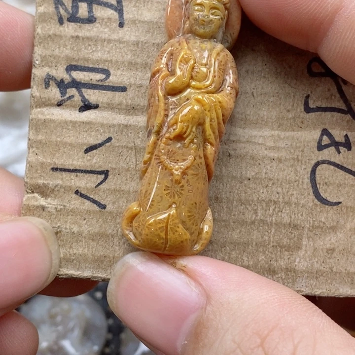 颈饰未镶嵌硅化珊瑚（珊瑚玉）森**烛