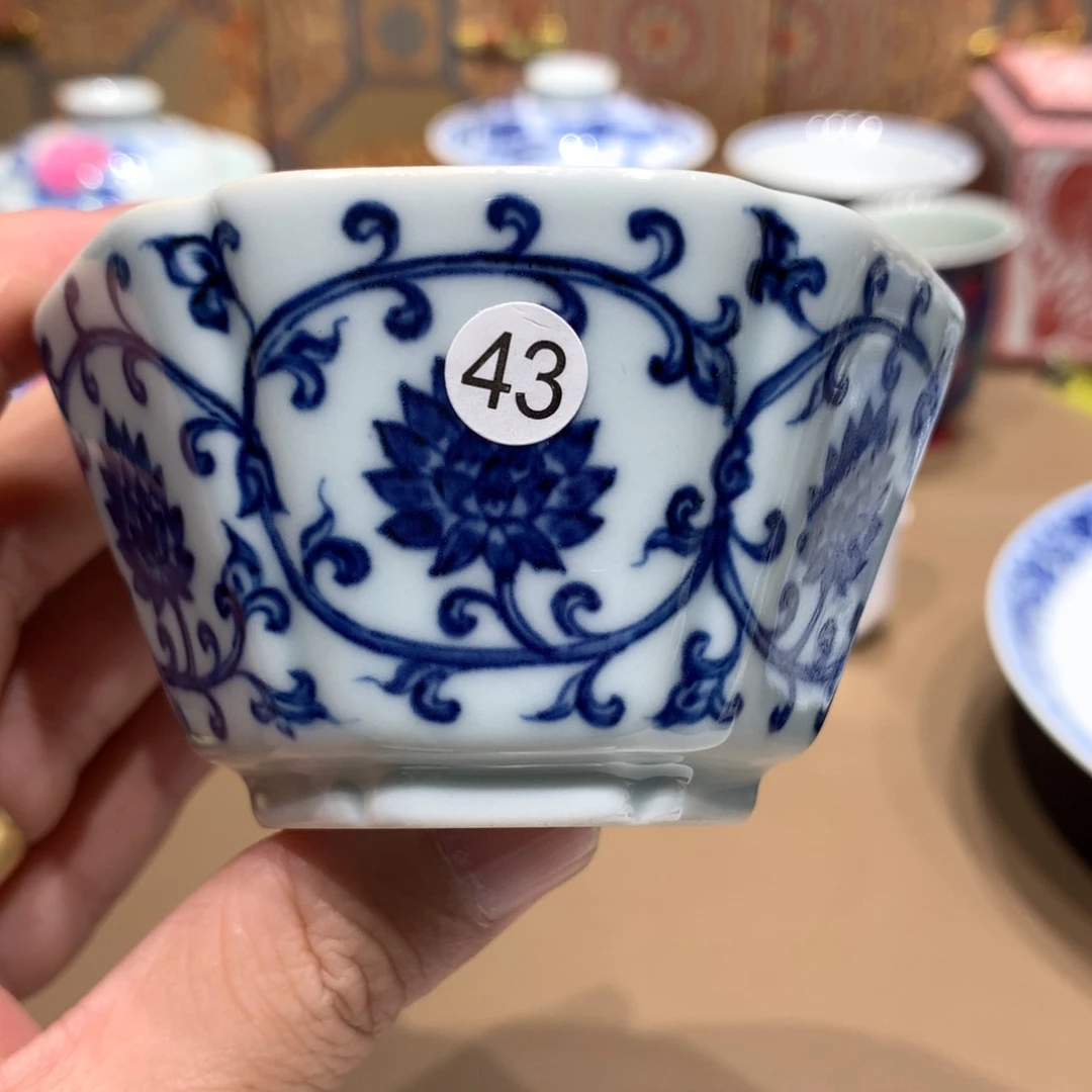 杯子?**?43青花缠枝莲六方杯矿点