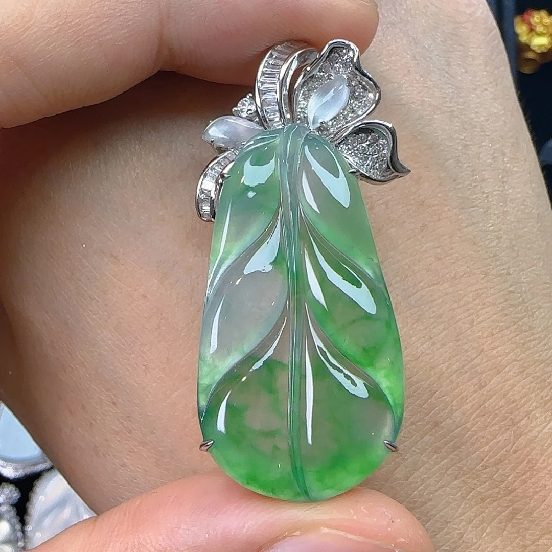 颈饰18K金镶嵌翡翠天然翡翠