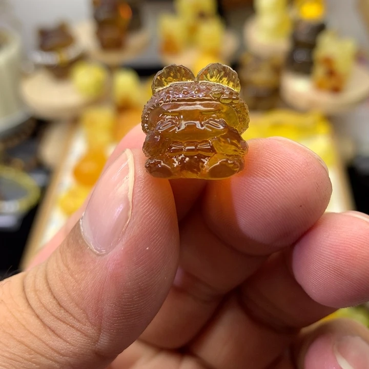琥珀颈饰未镶嵌不看拉布布