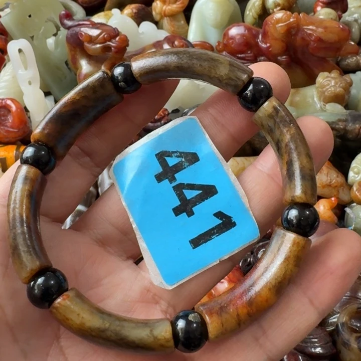 桑***树和田玉未镶嵌颈饰