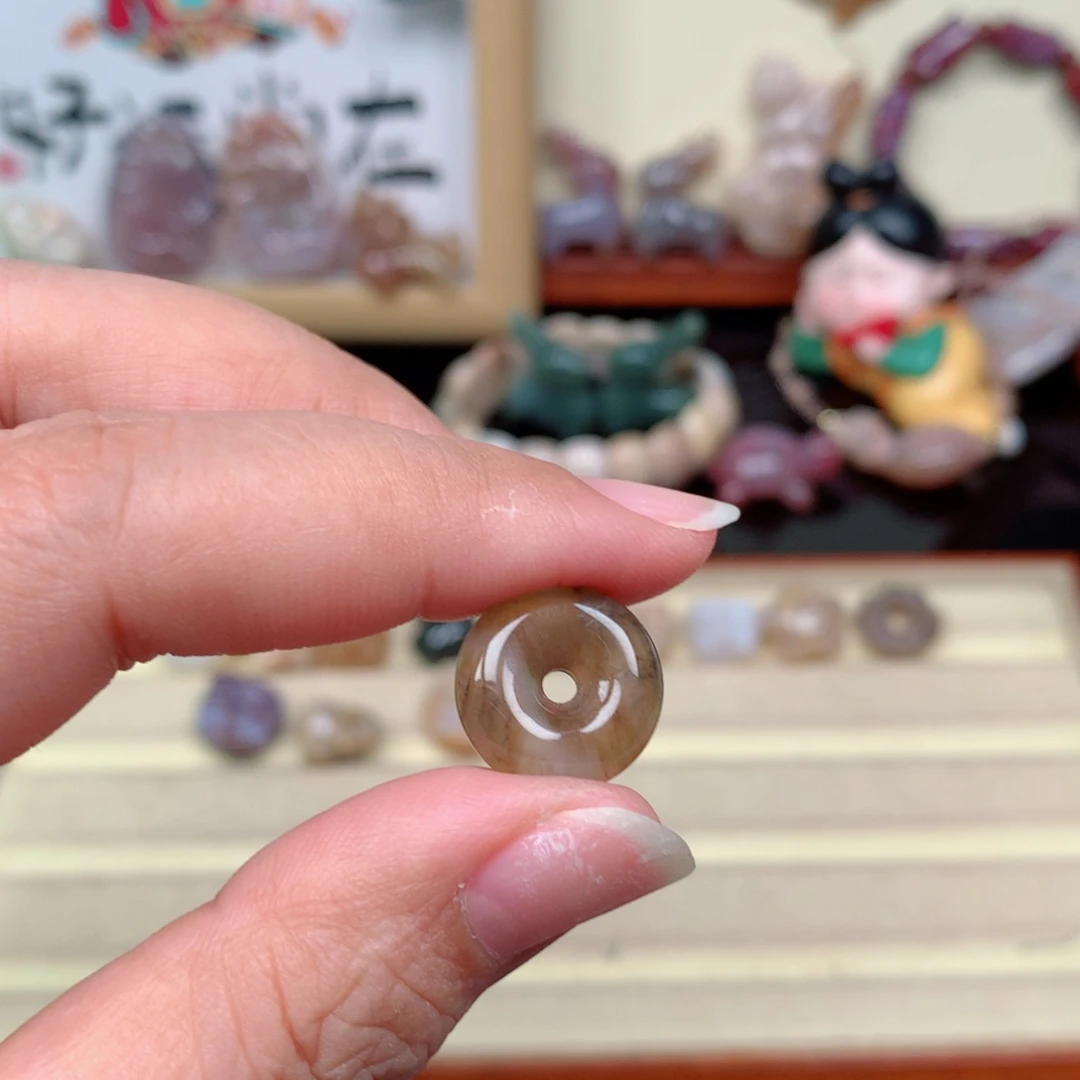 7***9未镶嵌颈饰硅化玉