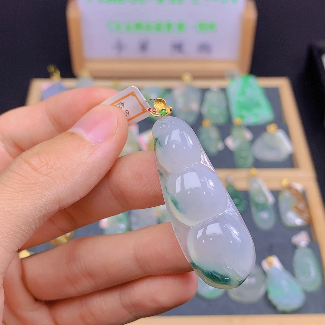 翡翠18K金镶嵌颈饰翡翠