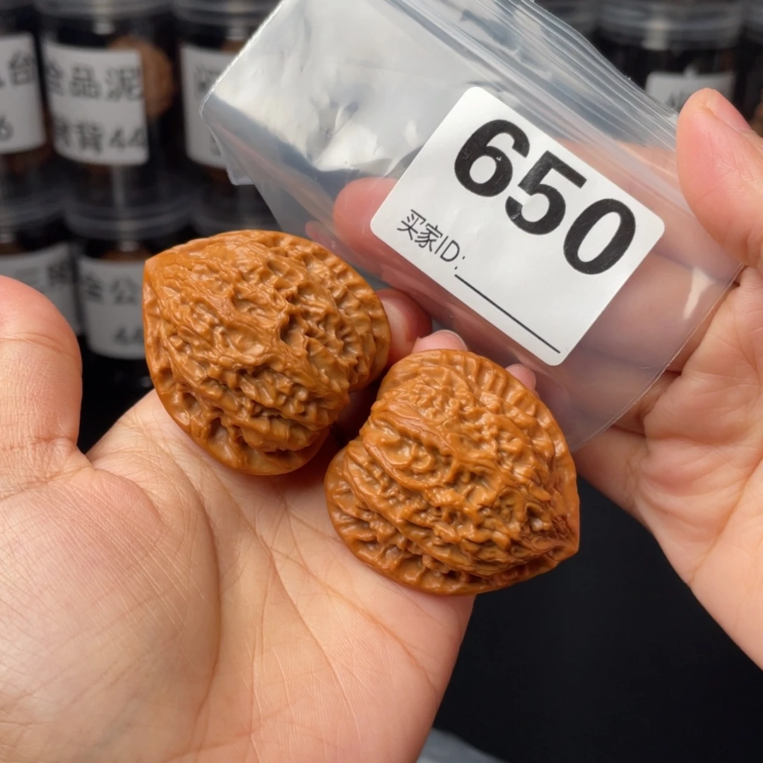 文玩核桃把件40.5金牛