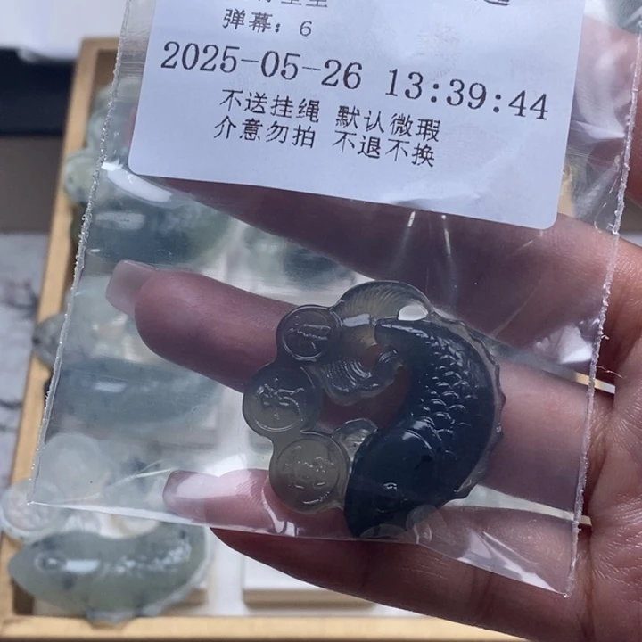 蛇纹石玉未镶嵌颈饰星*