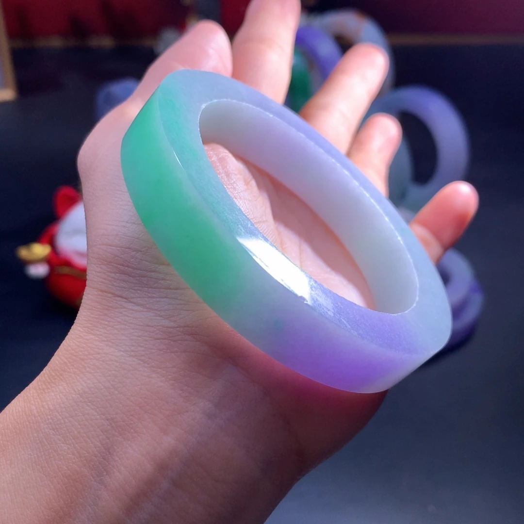 定制翡翠未镶嵌翡翠手镯