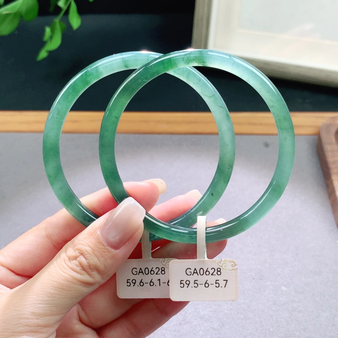 翡翠手镯未镶嵌天然翡翠