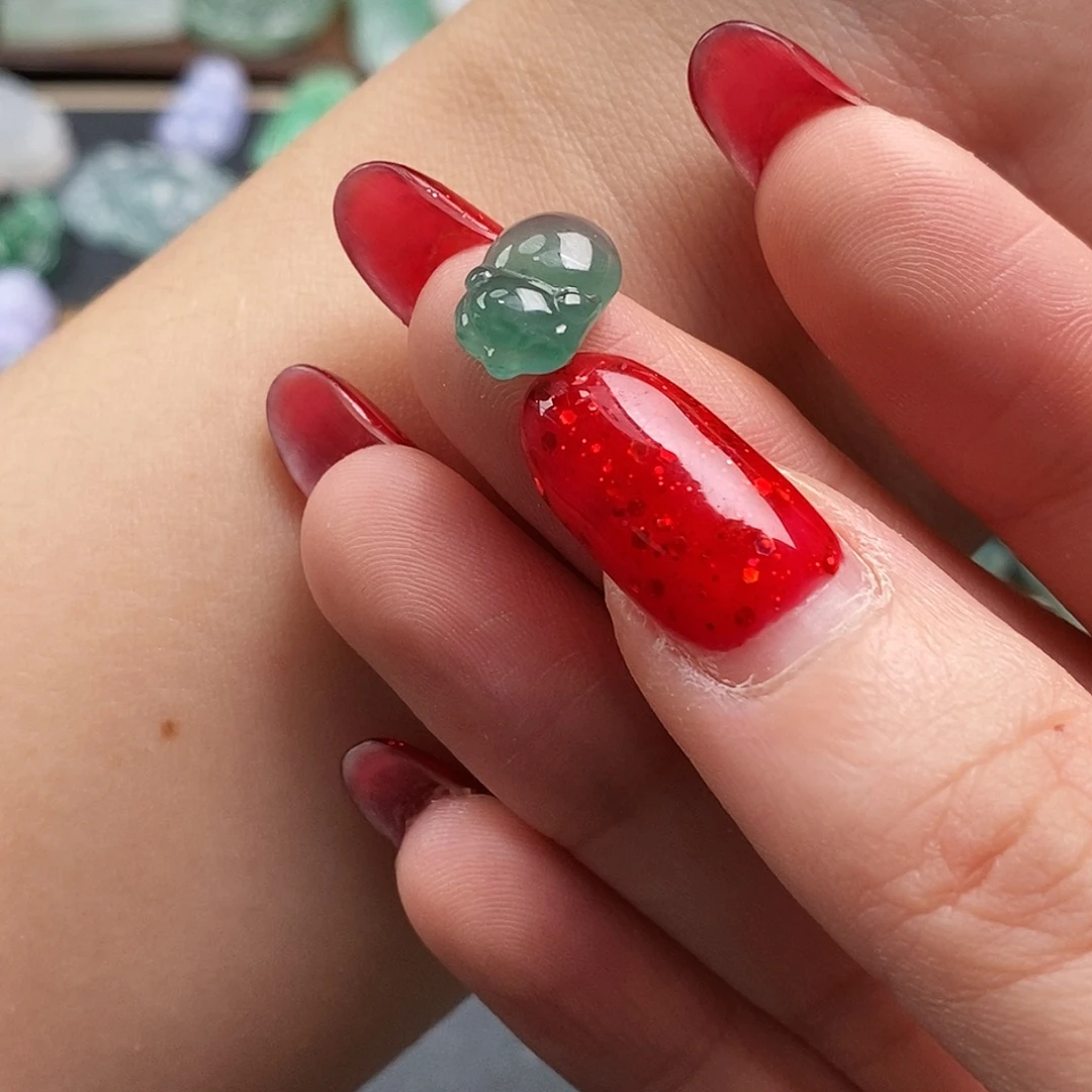 翡翠未镶嵌颈饰猪