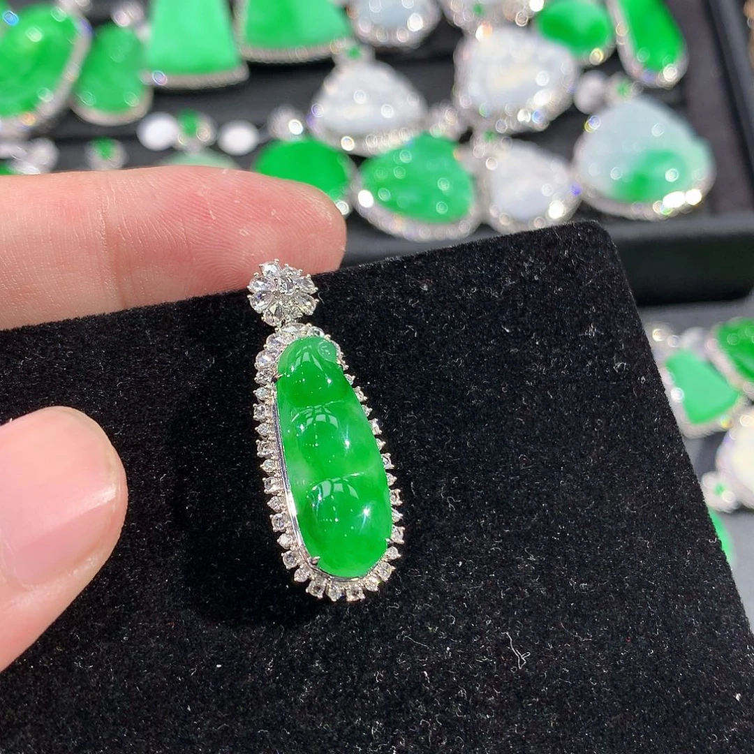 翡翠18K金镶嵌颈饰