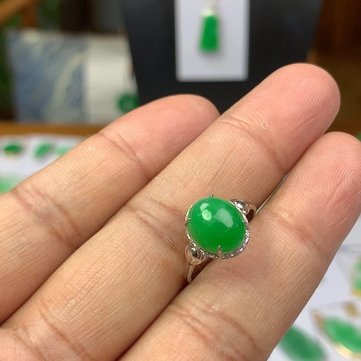 翡翠18K金镶嵌颈饰翡翠戒指