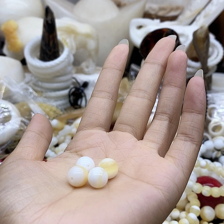 市****程珠子的颜色是红色