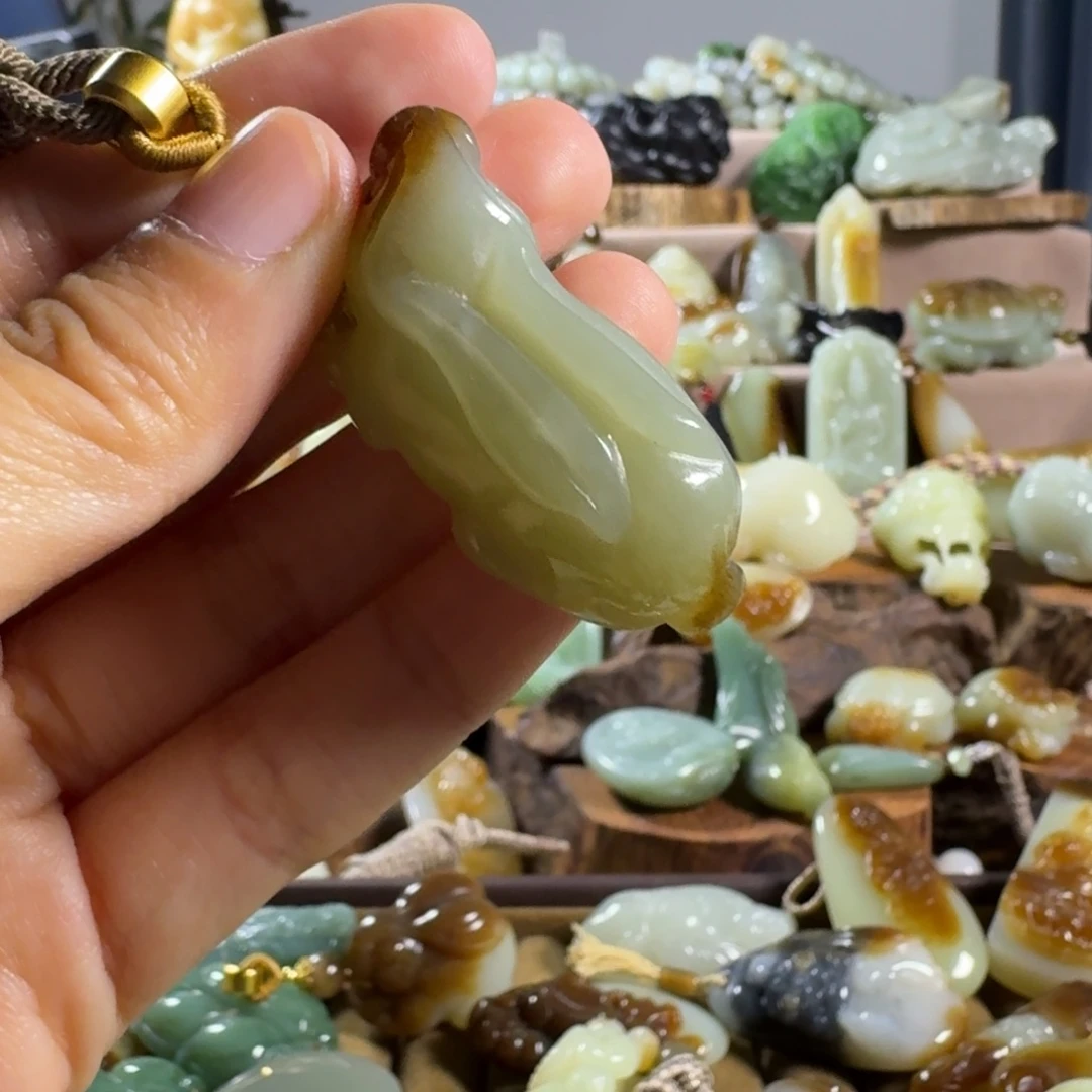 和田玉（糖玉）未镶嵌颈饰